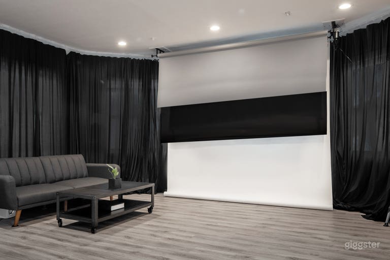  STUDIO A- Versatile Space, Natural Light, Blackout 