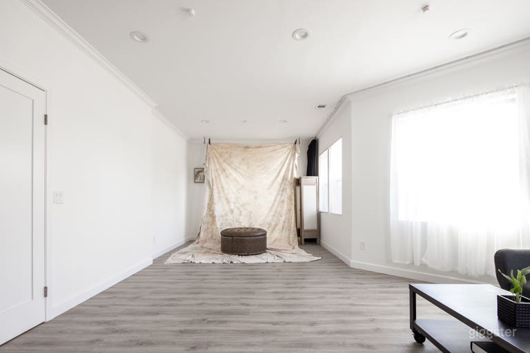  STUDIO A- Versatile Space, Natural Light, Blackout 