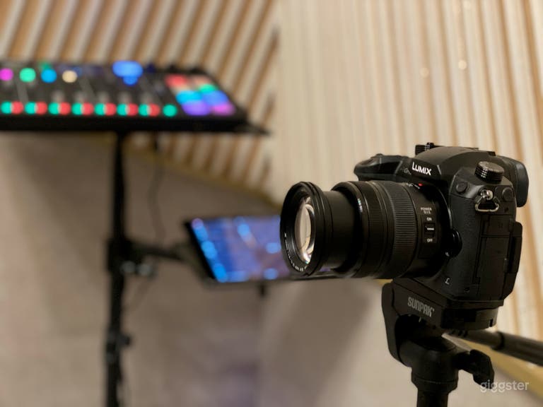  Midtown Manhattan Podcast Room  