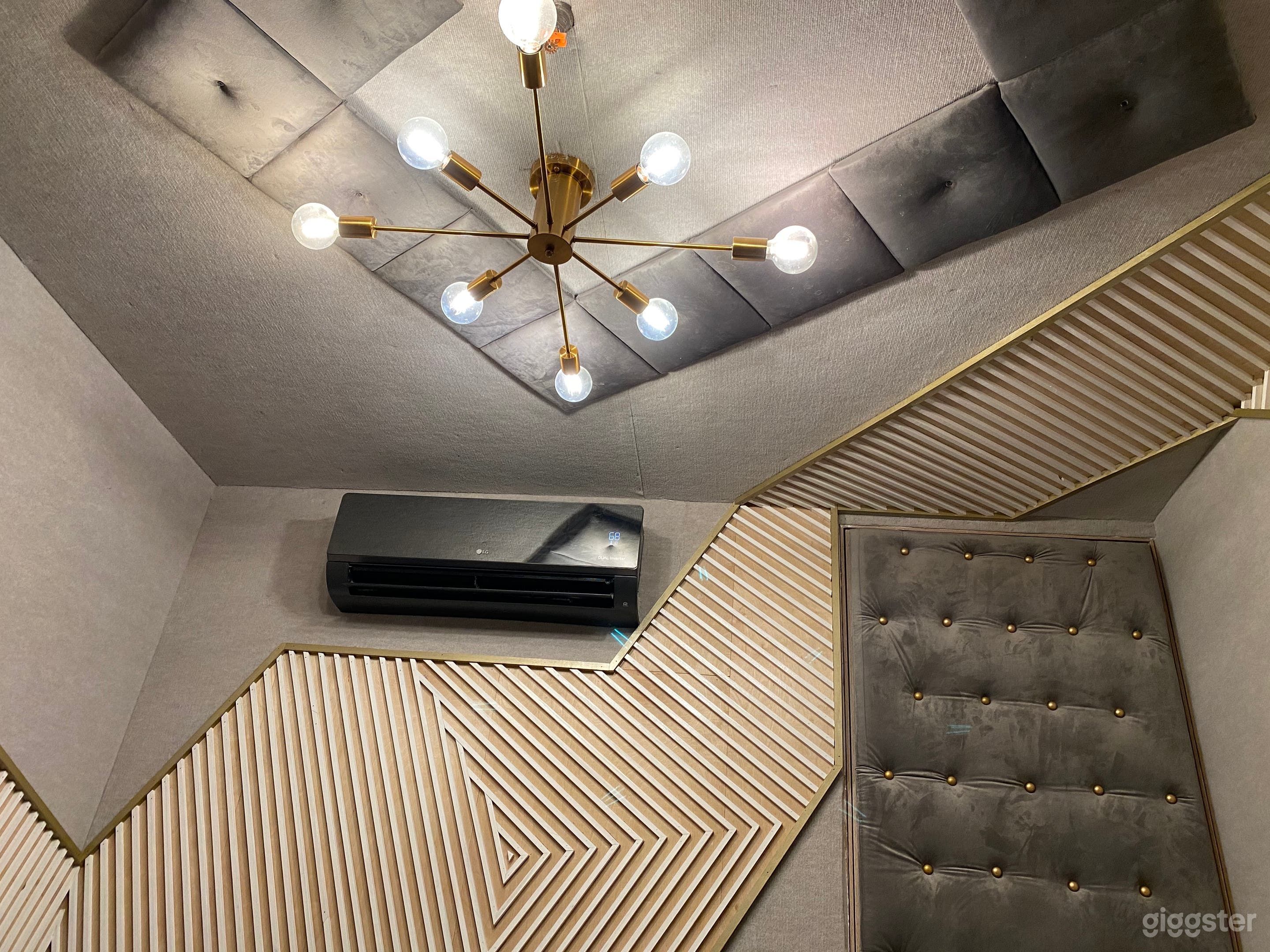 Midtown Manhattan Podcast Room  Photo 3