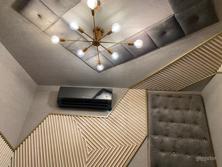  Midtown Manhattan Podcast Room  