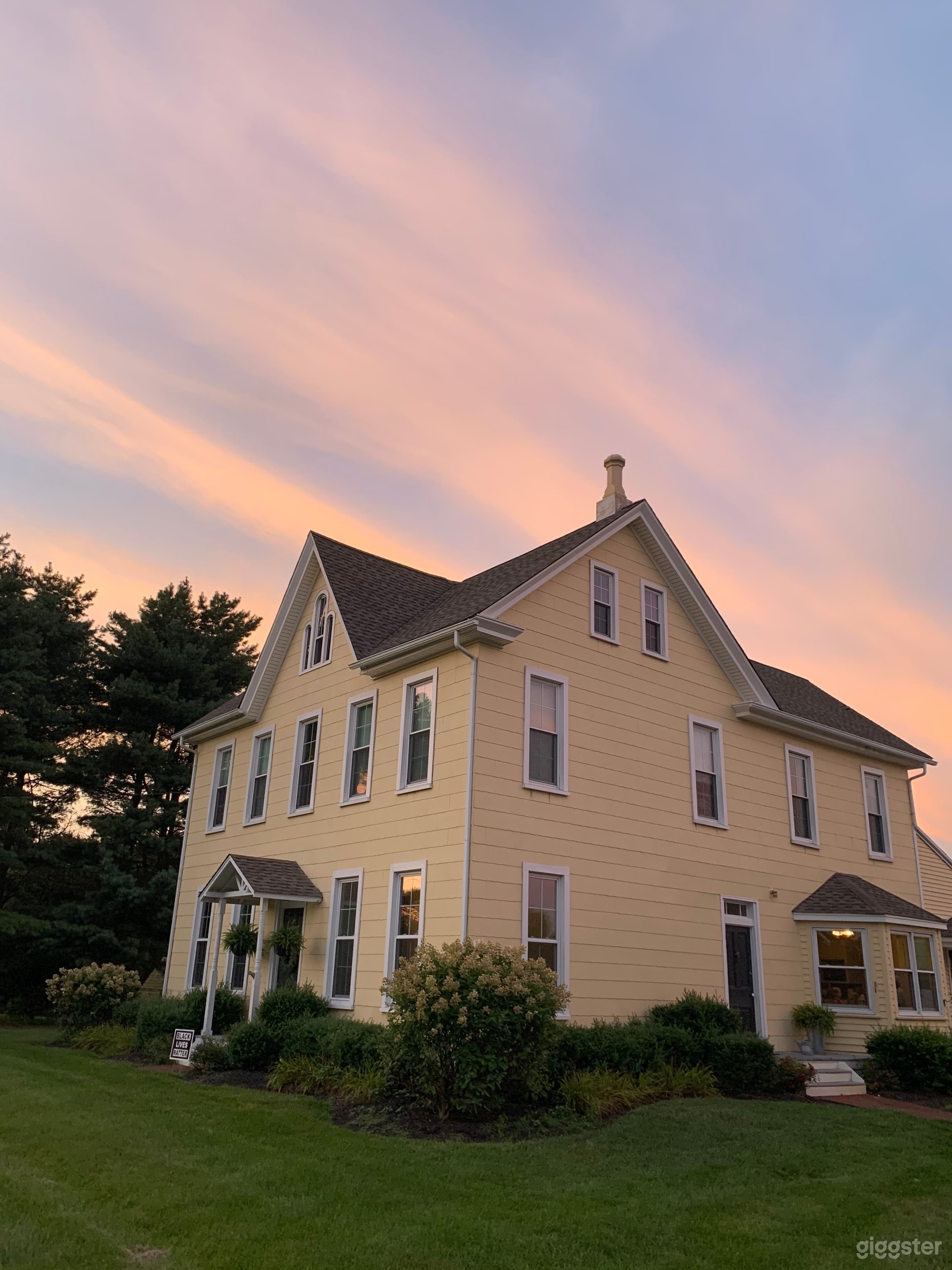 Bright and Spacious 1800s Farmhouse Photo 2