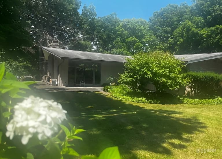  Private Spacious Backyard Retreat 