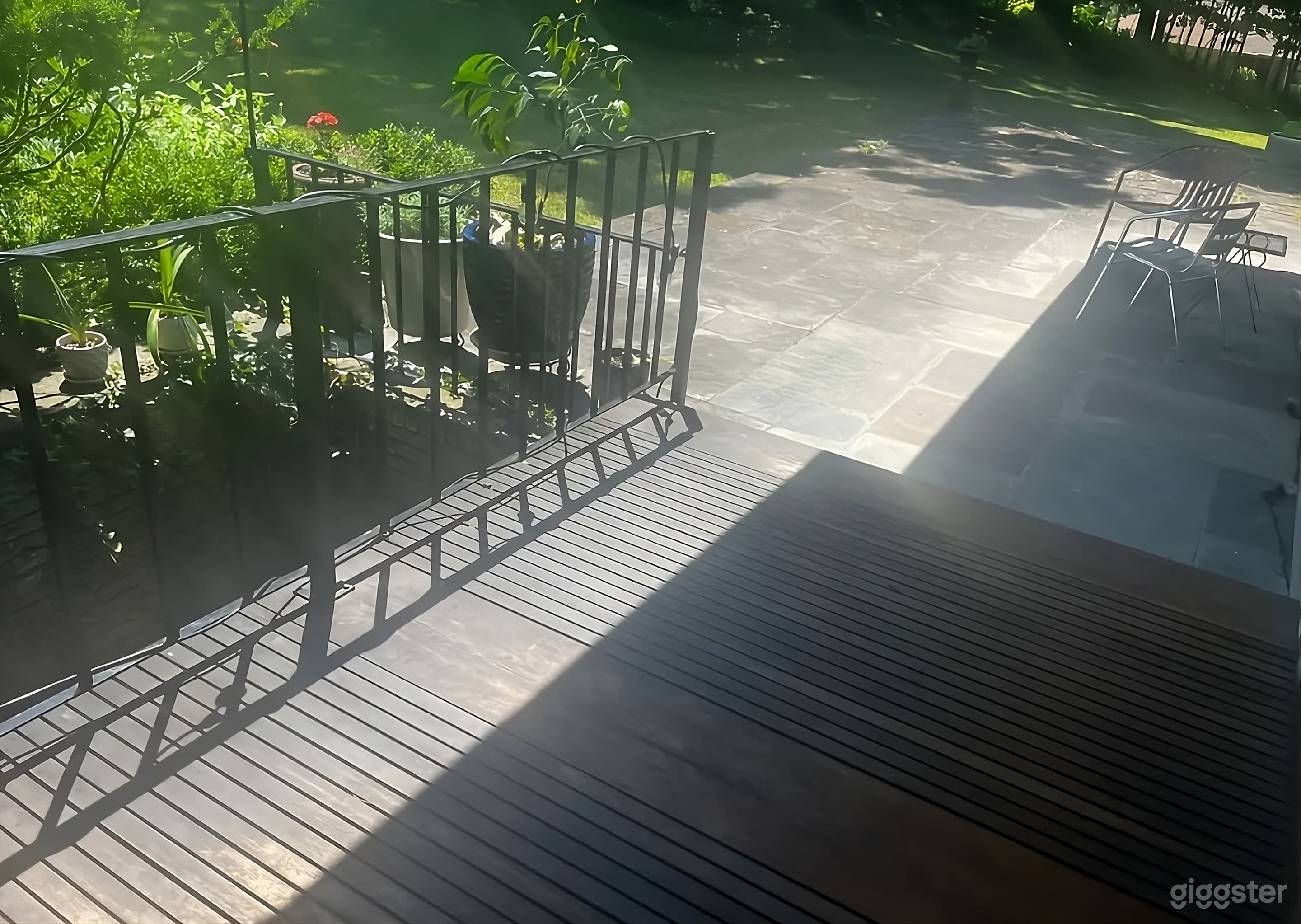 Private Spacious Backyard Retreat Photo 4