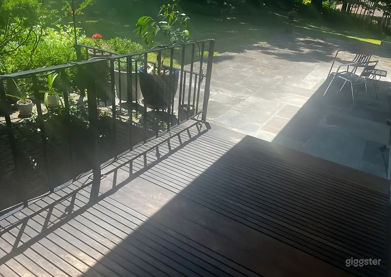  Private Spacious Backyard Retreat 