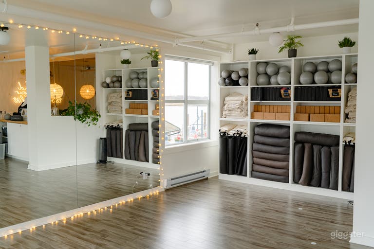  Historic area, scenic views and waterfront 