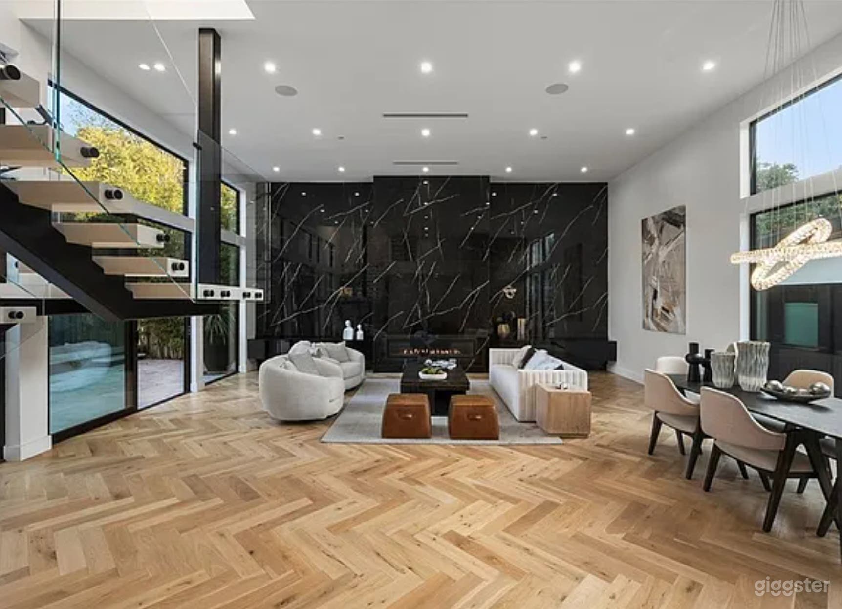 BLACK MARBLE MODERN: BOLD, LUXE &amp; POOLSIDE CHIC Photo 4