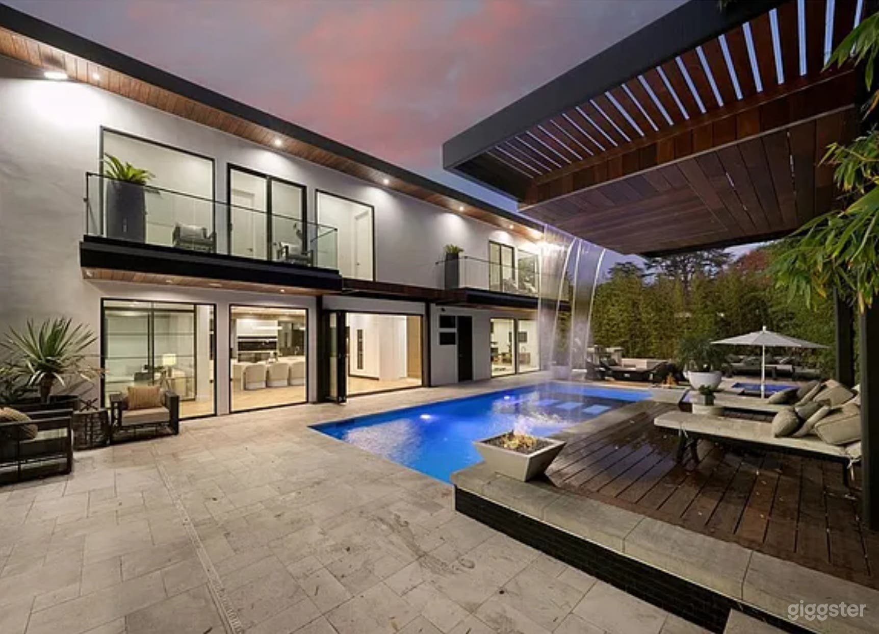 BLACK MARBLE MODERN: BOLD, LUXE &amp; POOLSIDE CHIC Photo 2