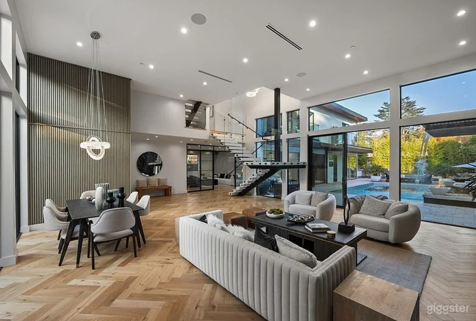 BLACK MARBLE MODERN: BOLD, LUXE &amp; POOLSIDE CHIC Photo 3