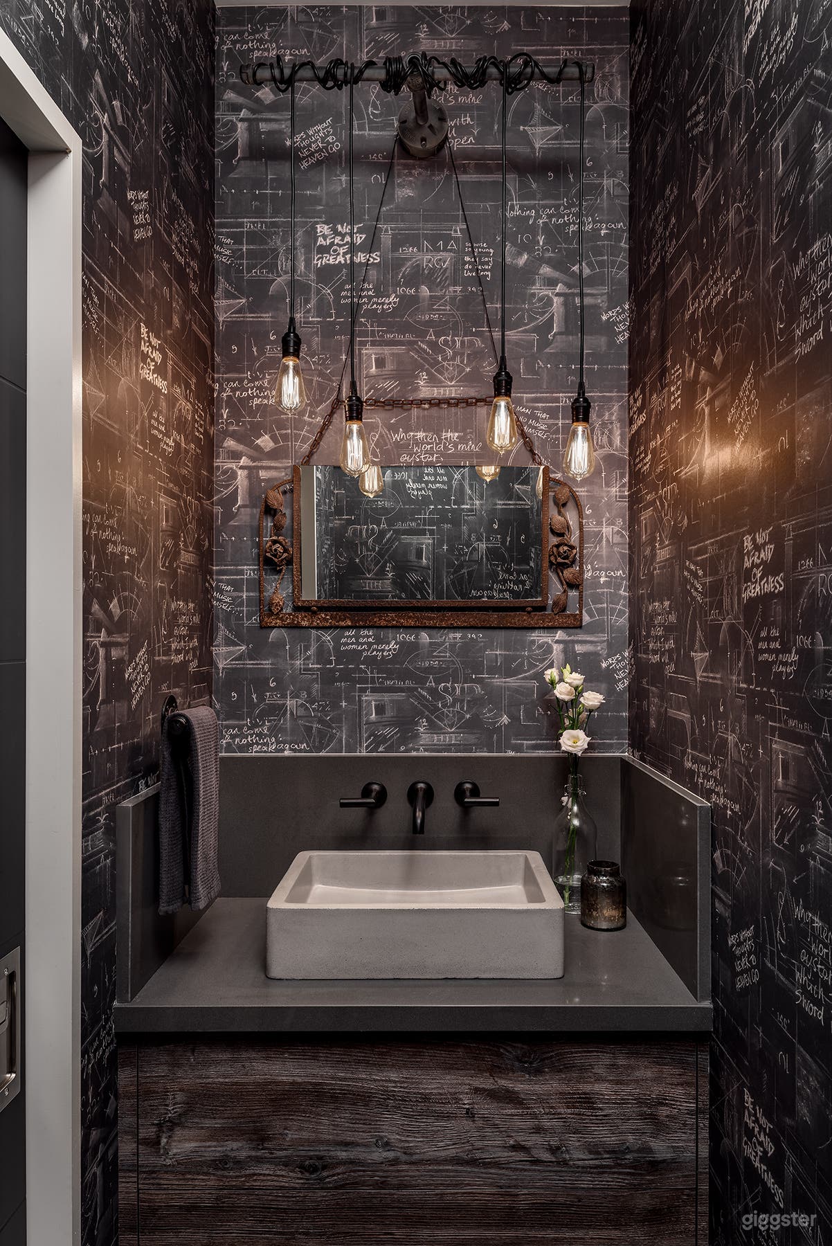 Midtown Award Winning 4 Bedroom Home Photo 4