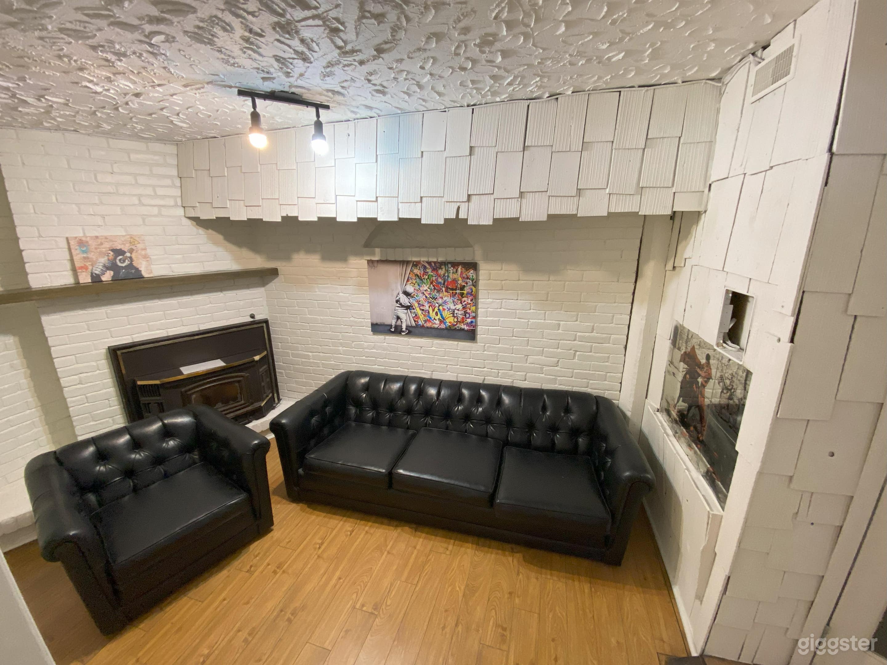 12 bedroom, big dining and living room with more Photo 2