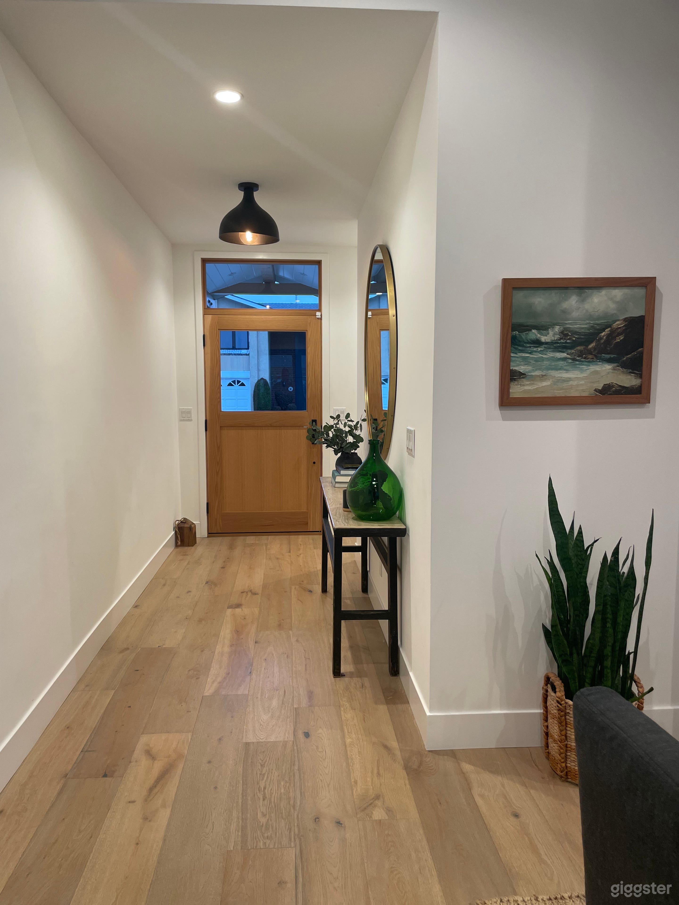 Rad Modern Beachy Vibes Photo 4