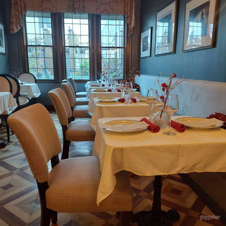  Elegant Hotel Dining Space in Monterey 