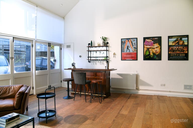  Spacious West London Photo Studio w/ Office 