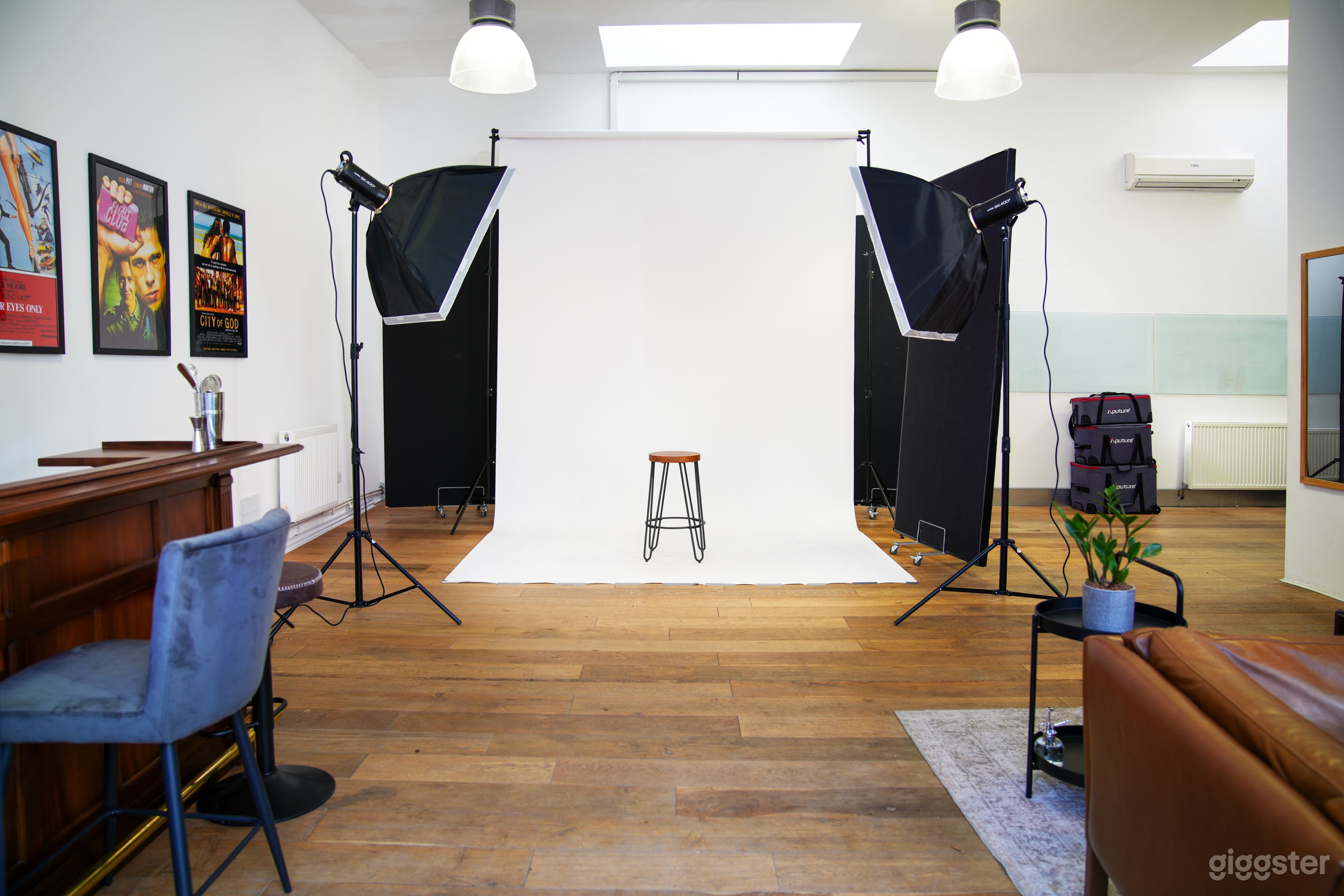 Spacious West London Photo Studio w/ Office Photo 1