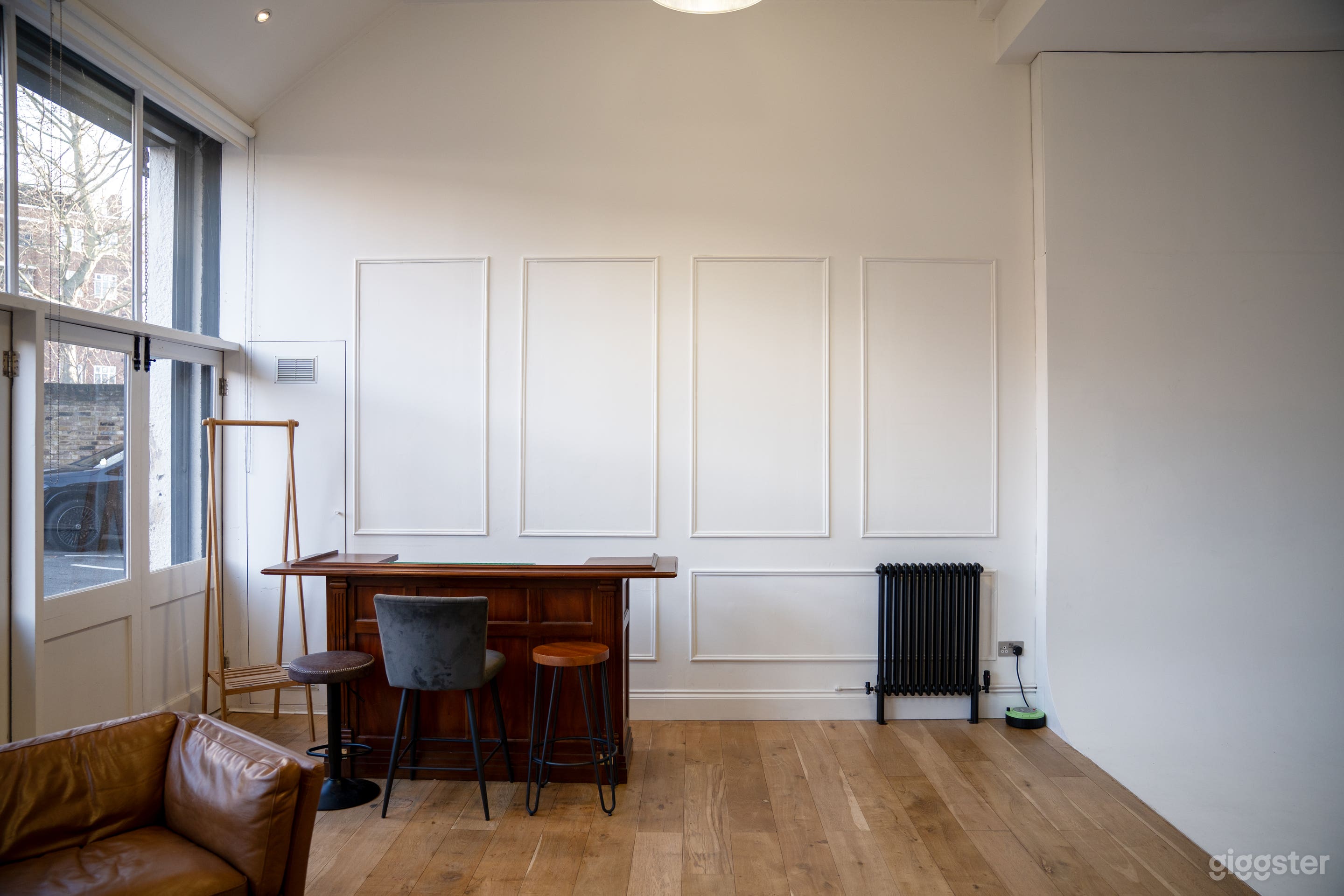 Spacious West London Photo Studio w/ Office Photo 4