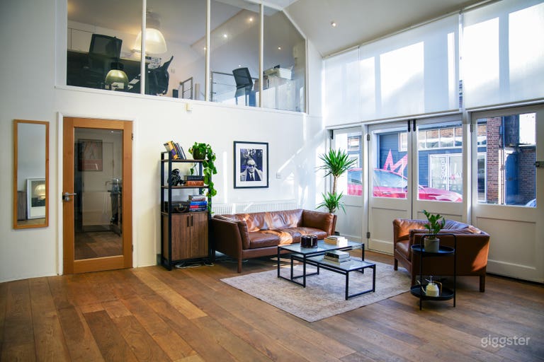  Spacious West London Photo Studio w/ Office 