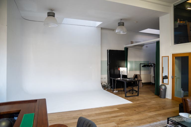 Spacious West London Photo Studio w/ Office 