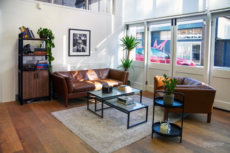  Spacious West London Photo Studio w/ Office 