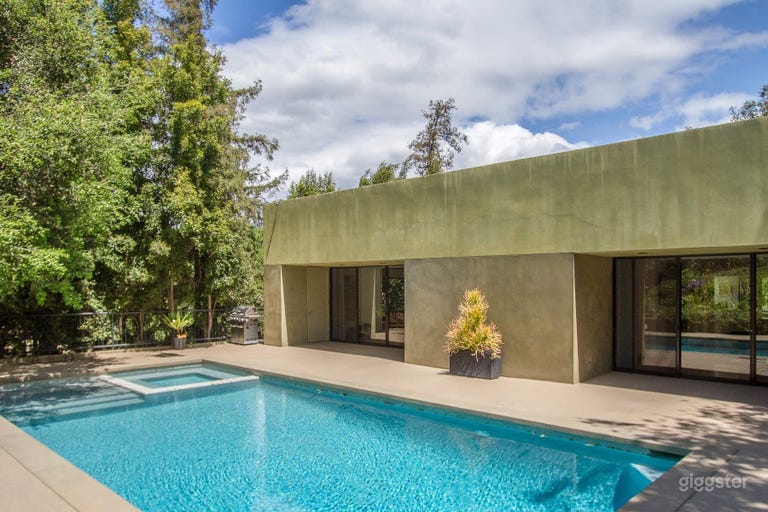  Architectural Postmodern in Oak Grove 