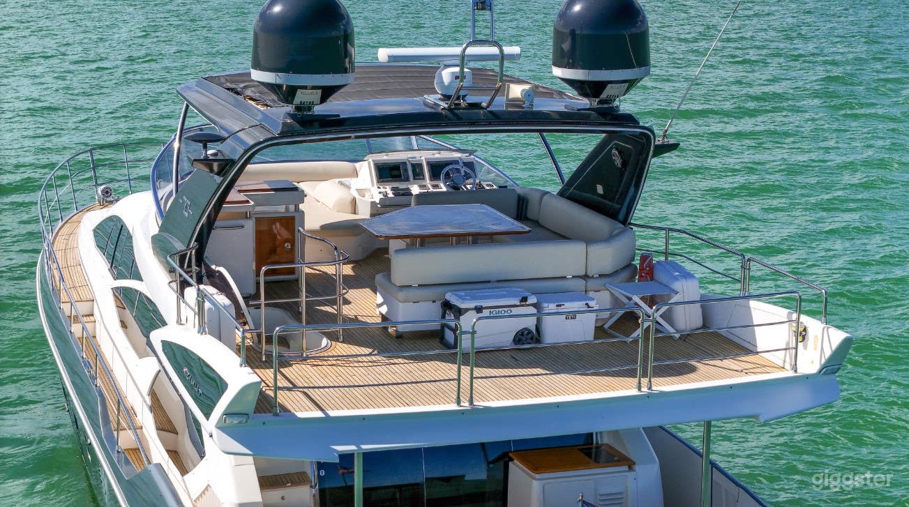 Elegant 70' Azimut  Photo 3