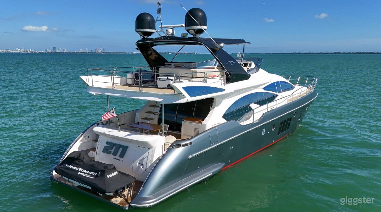 Elegant 70' Azimut  Photo 2