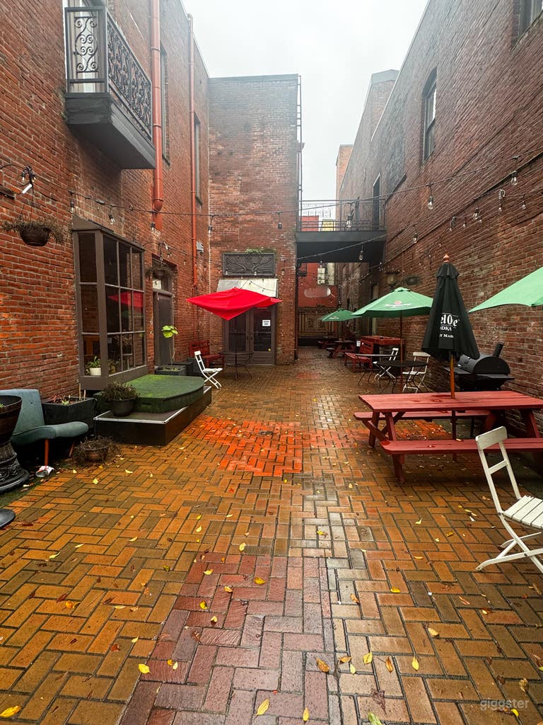  Cutting Edge Art Gallery in Historic Landmark 