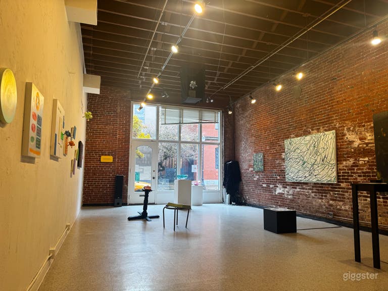  Cutting Edge Art Gallery in Historic Landmark 