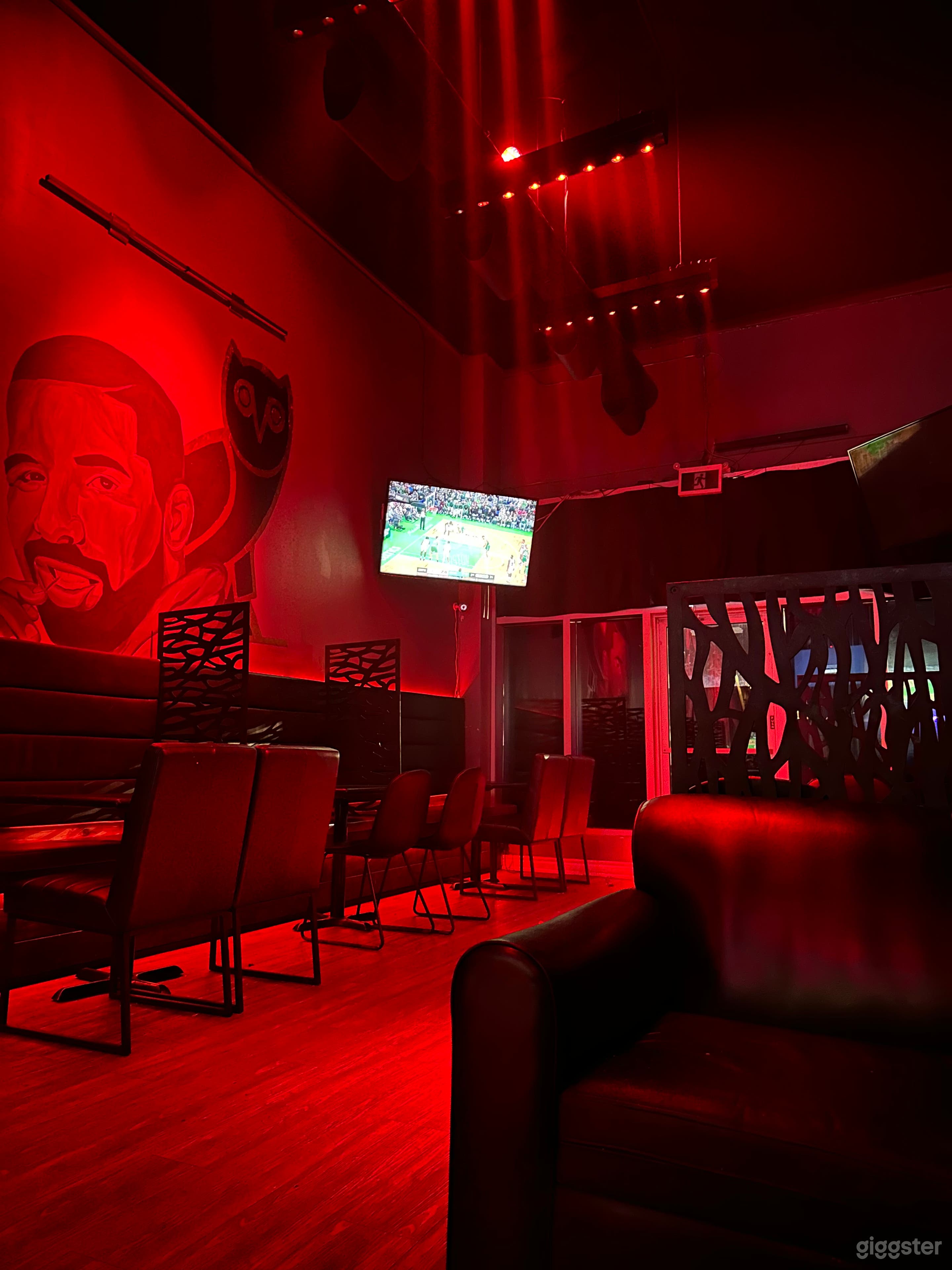 Versatile Space for Parties, Shoots & Gatherings Photo 3