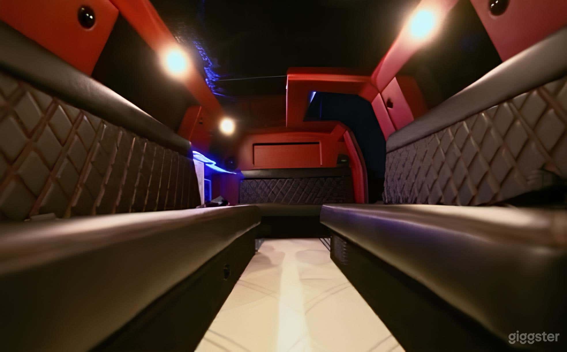 Cadillac Escalade Limousine Photo 4