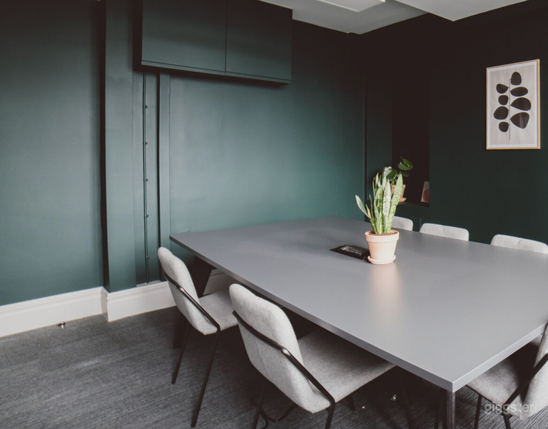  The Bells Room is Good for 8 Persons 