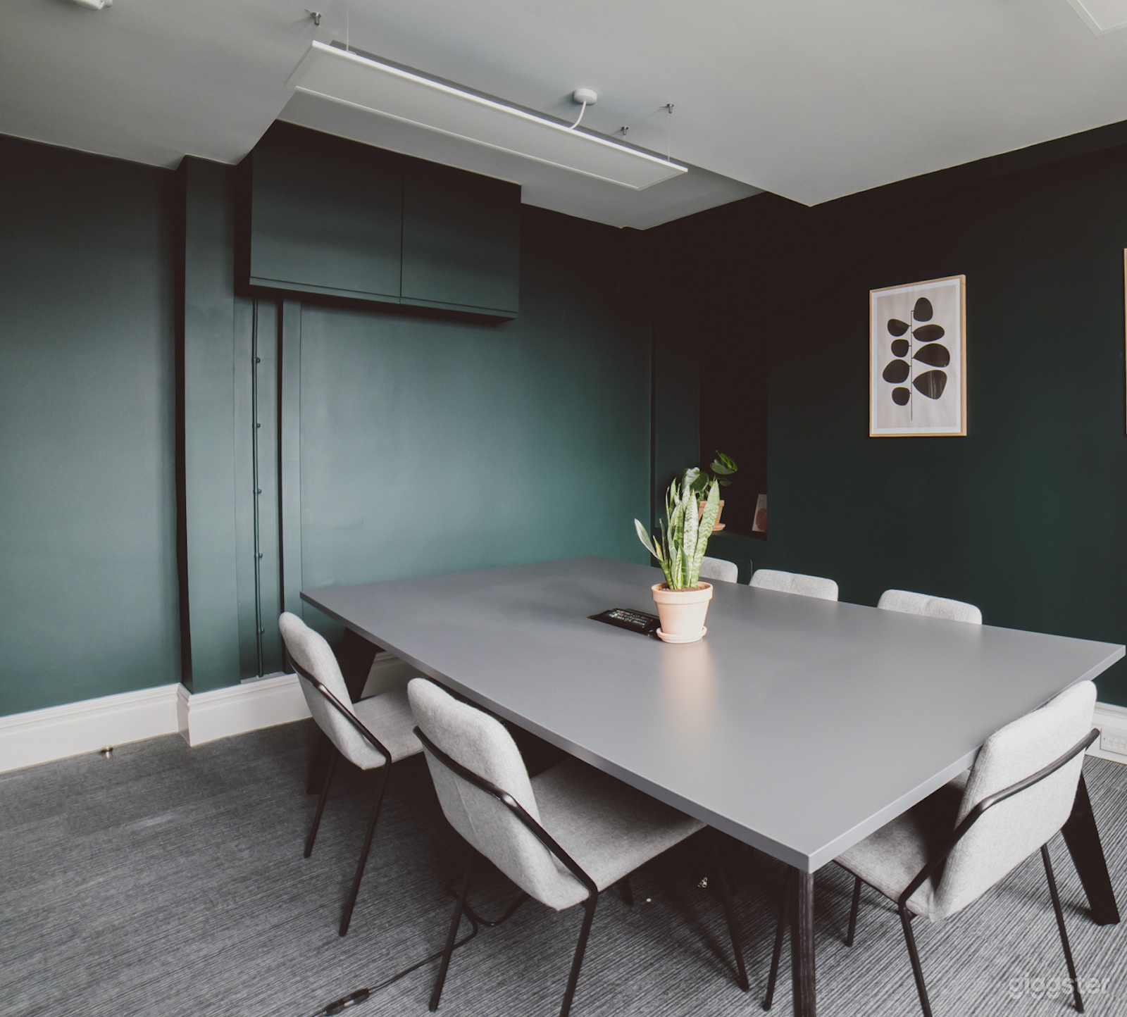 The Bells Room is Good for 8 Persons Photo 3