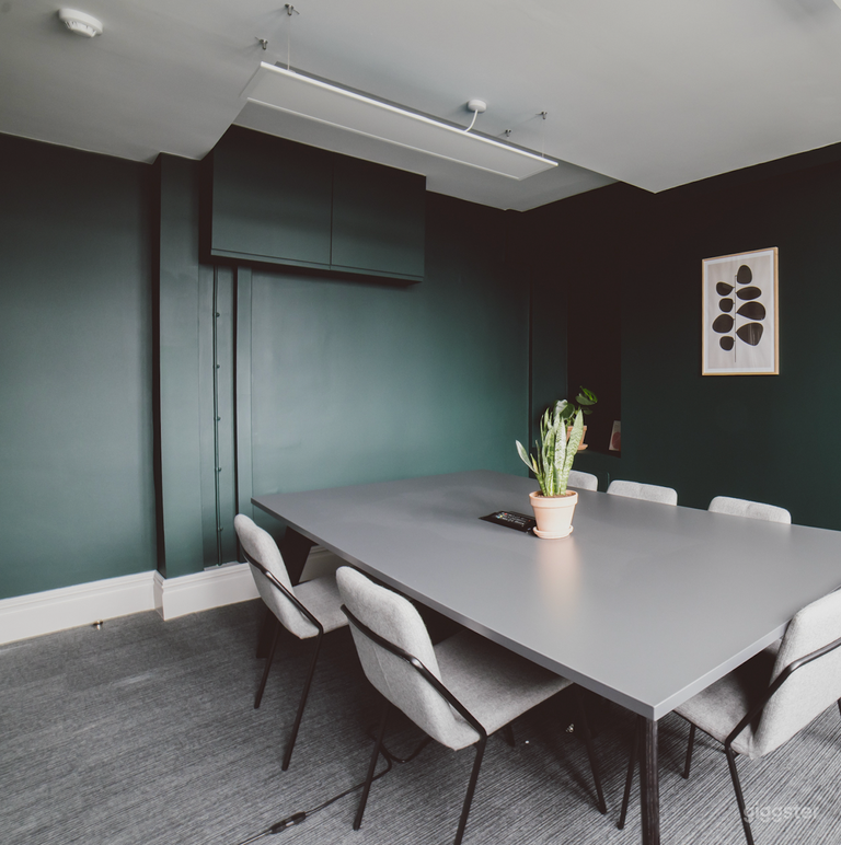  The Bells Room is Good for 8 Persons 