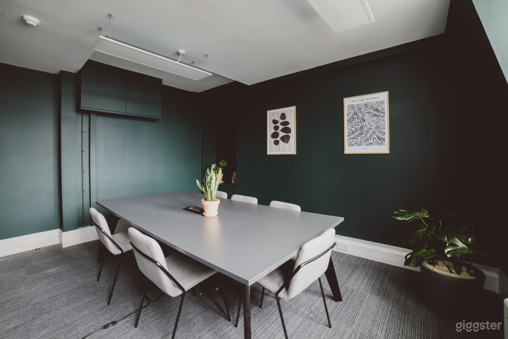 The Bells Room is Good for 8 Persons Photo 1