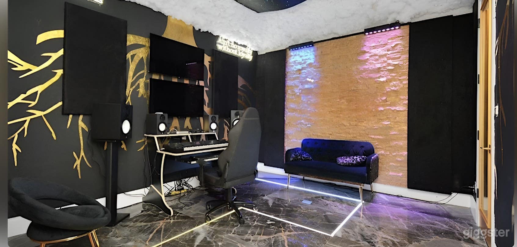 Creative Content Room | Photo/Video Studio &amp; Podcast Space Photo 3