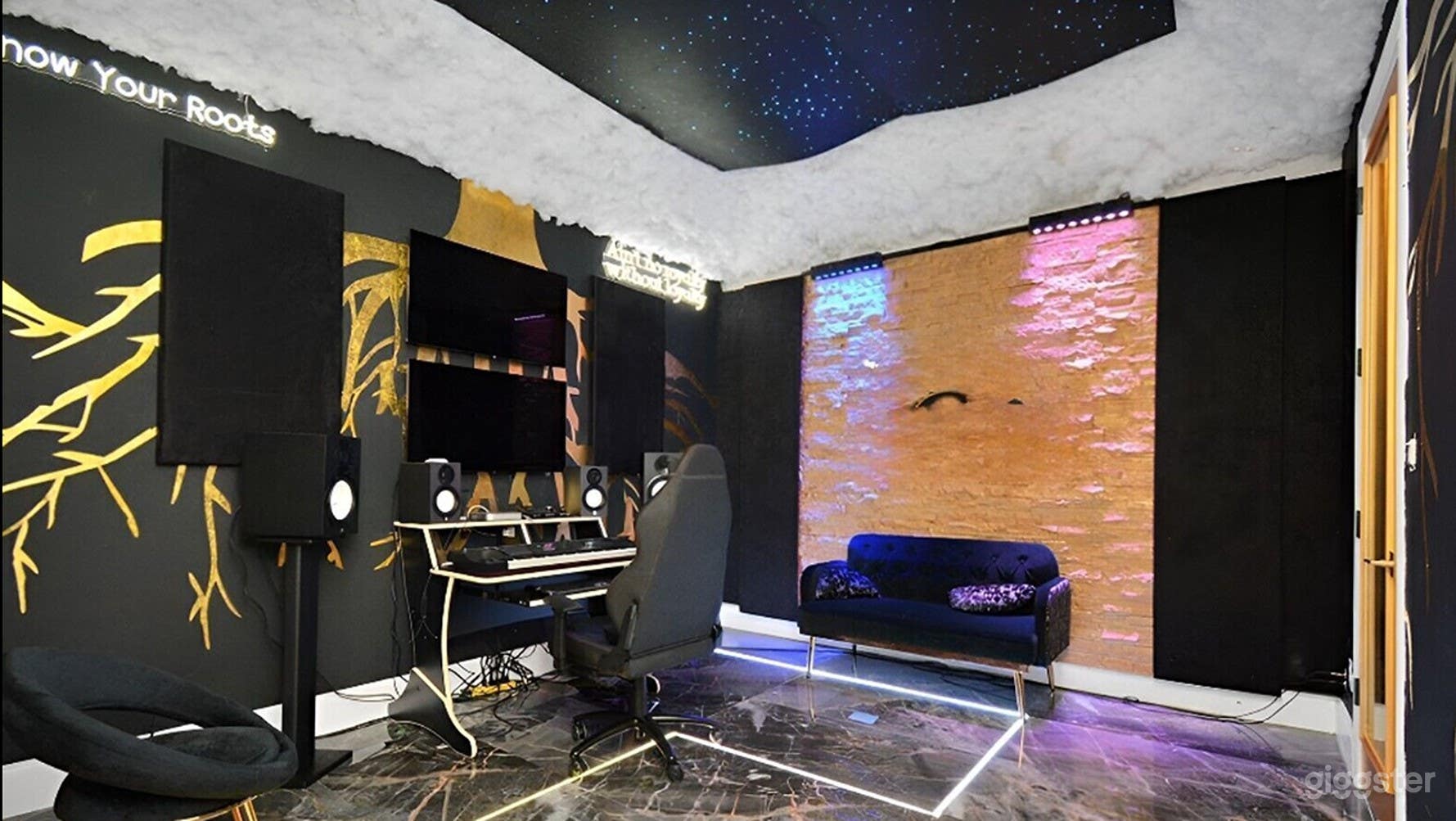 Creative Content Room | Photo/Video Studio &amp; Podcast Space Photo 2