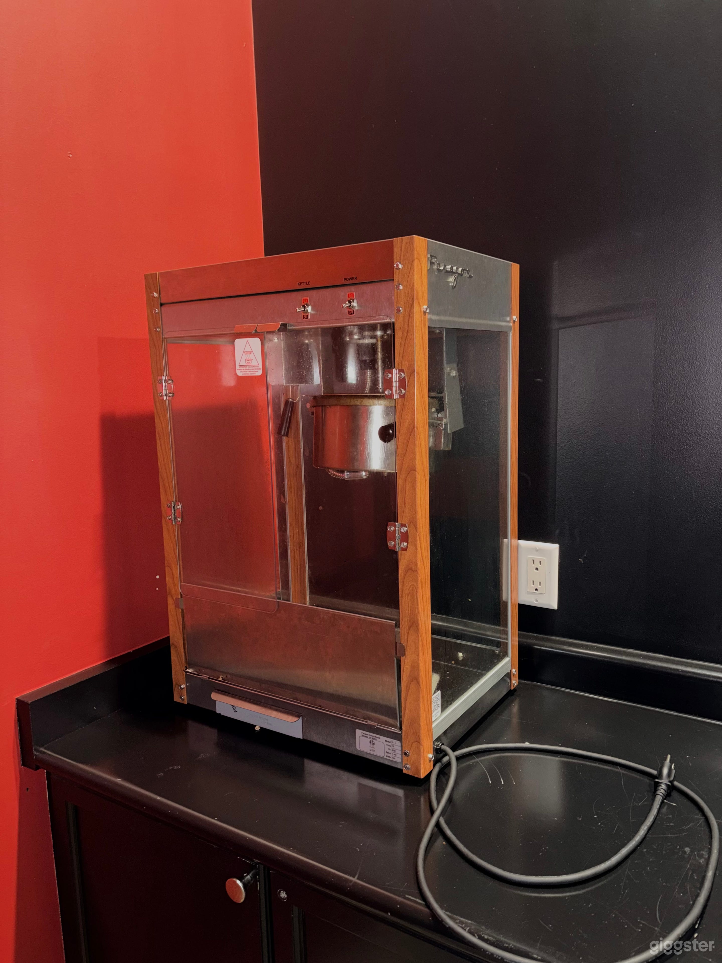Private Luxury Movie Theatre Rental for Streaming Apps Photo 3