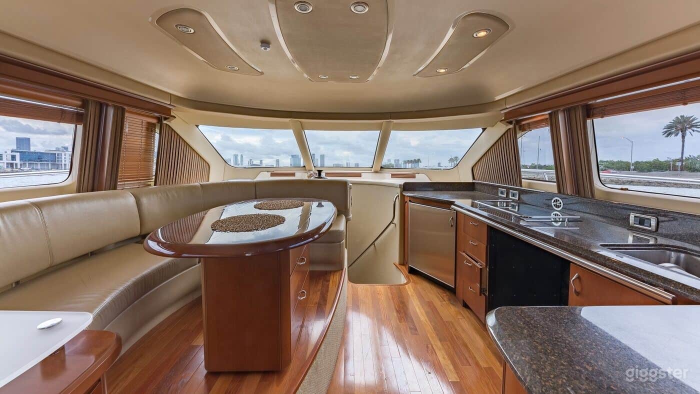 60' SEA RAY YACHT Photo 4