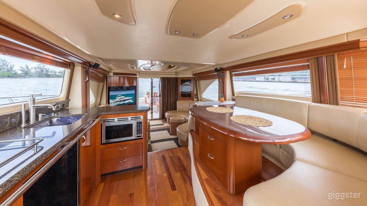 60' SEA RAY YACHT Photo 3