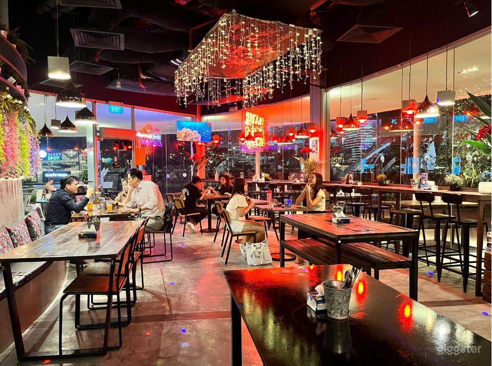 Amazing Beer Bar in Singapore (WHOLE RESTAURANT) Photo 2