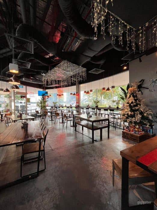 Amazing Beer Bar in Singapore (WHOLE RESTAURANT) Photo 4