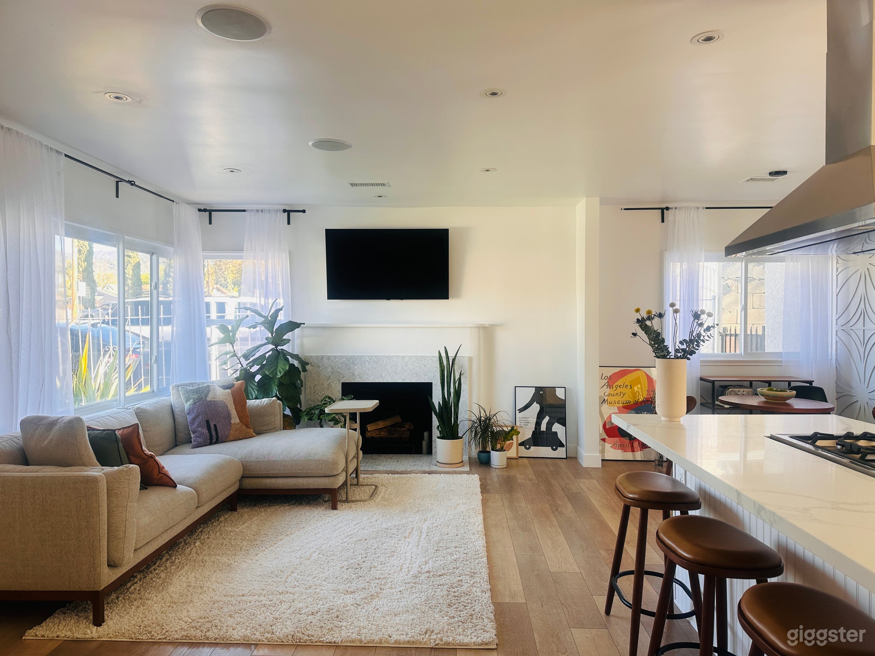 Modern Single Family Home in Altadena Photo 1