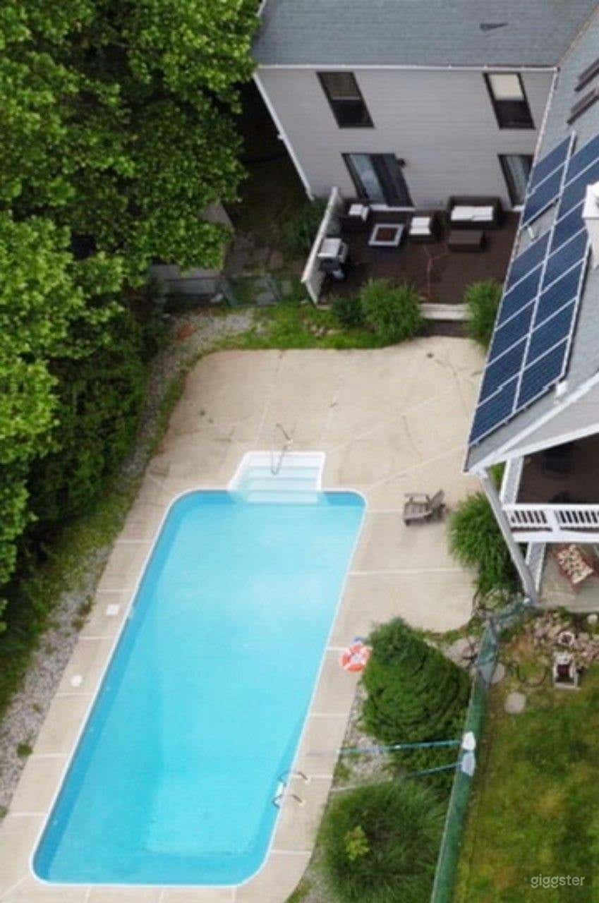 The Flemington Mansion Pool Photo 3