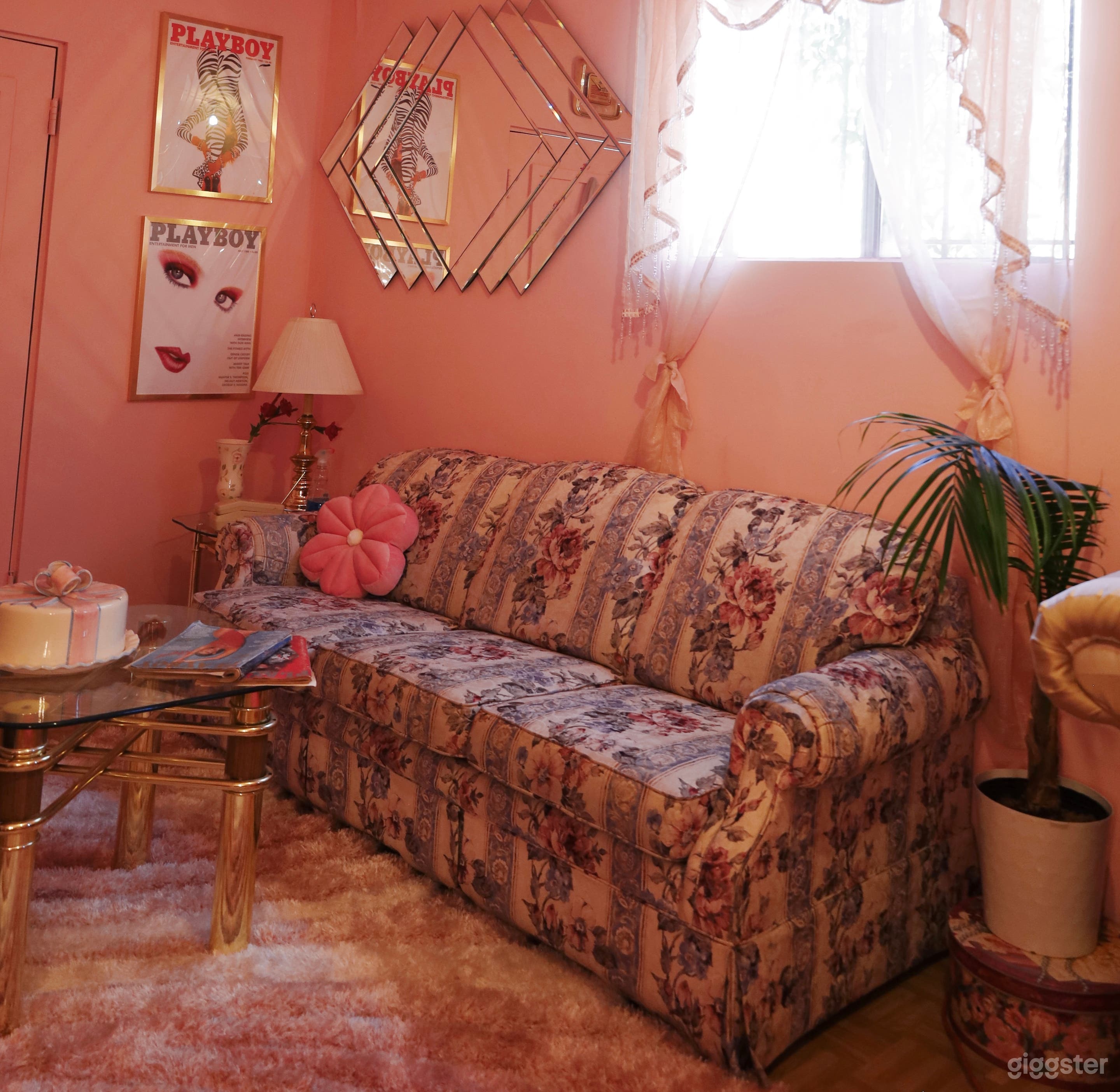 80's Hollywood Dream Studio With Backyard in Noho  Photo 3