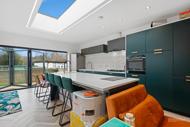  High-end/Modern Open-plan family house 