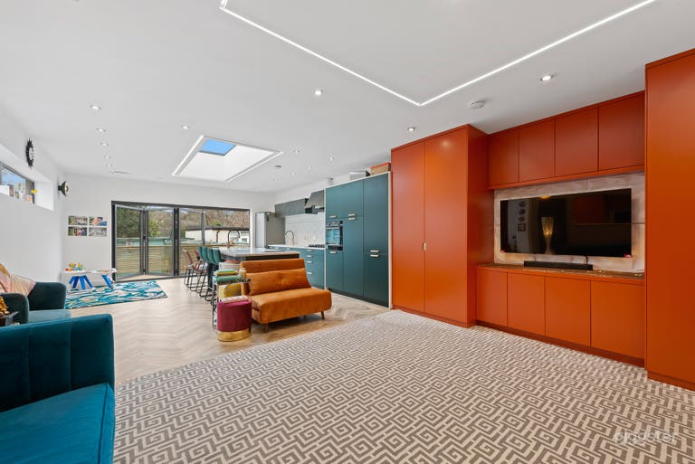  Ultra-spacious, modern, clean-cut and bright open-plan living room with sky-lights.  