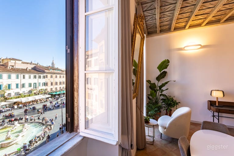  Chic Roman Atelier with Natural Light at Piazza Navona 