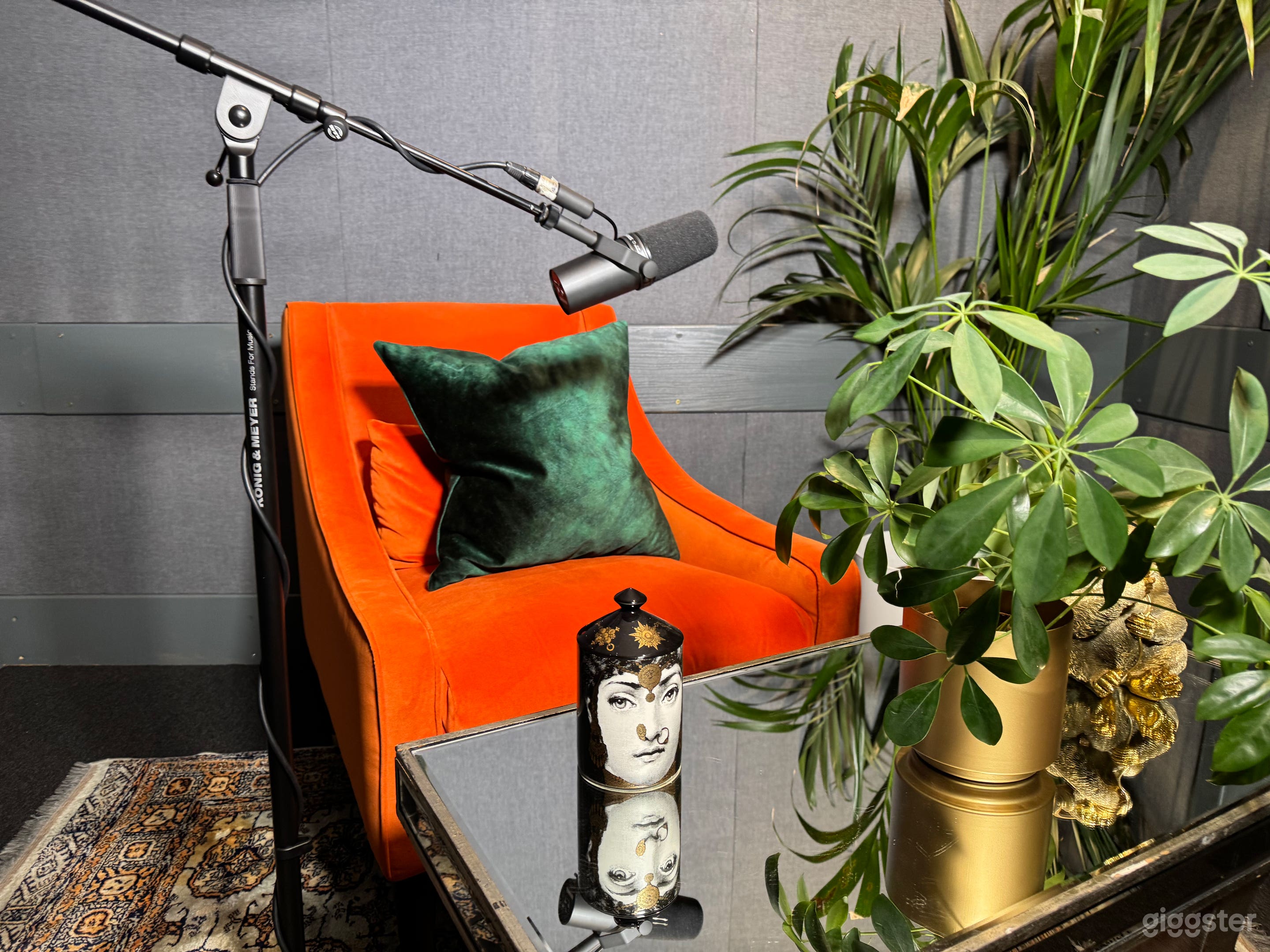 London Leading Podcast Recording - Studio 2 Photo 4