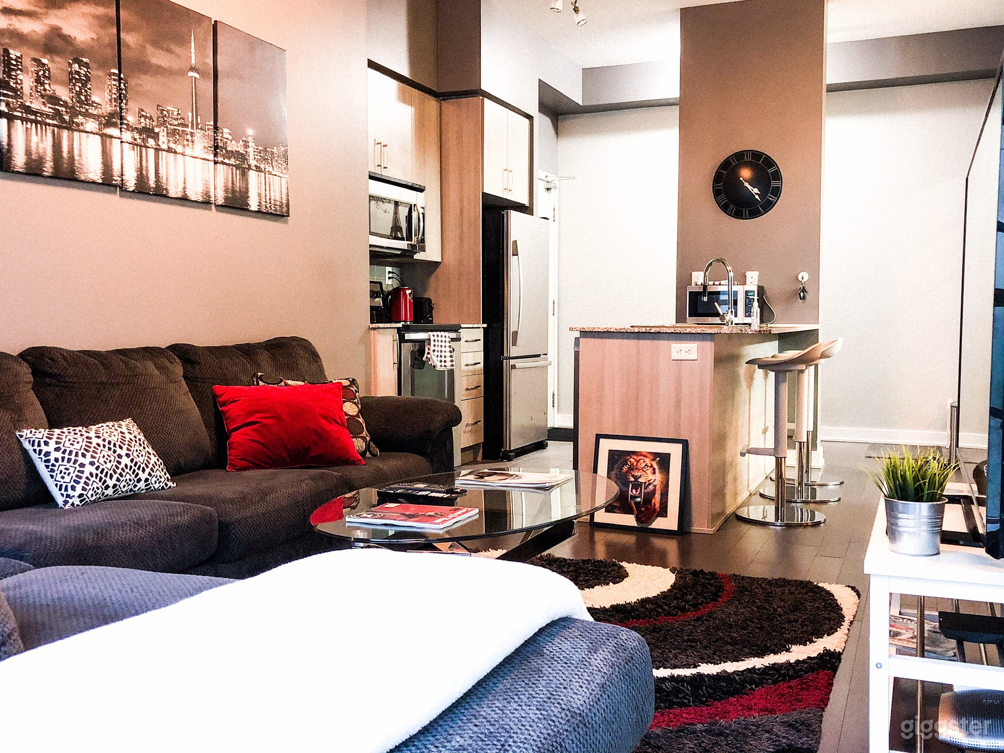 Luxury Condo In Downtown Square One Photo 1