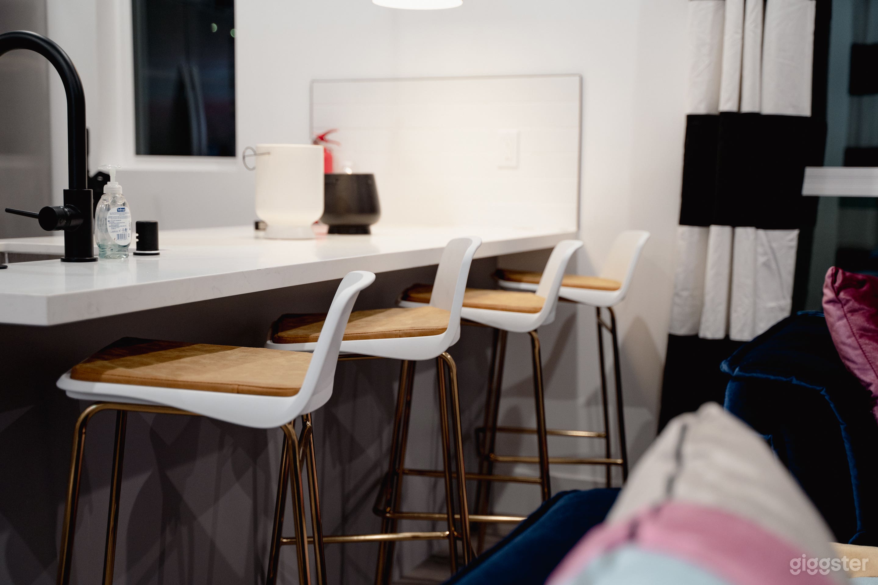 Hollywood Hideaway Art Deco Selfie Masterpiece!! Photo 1